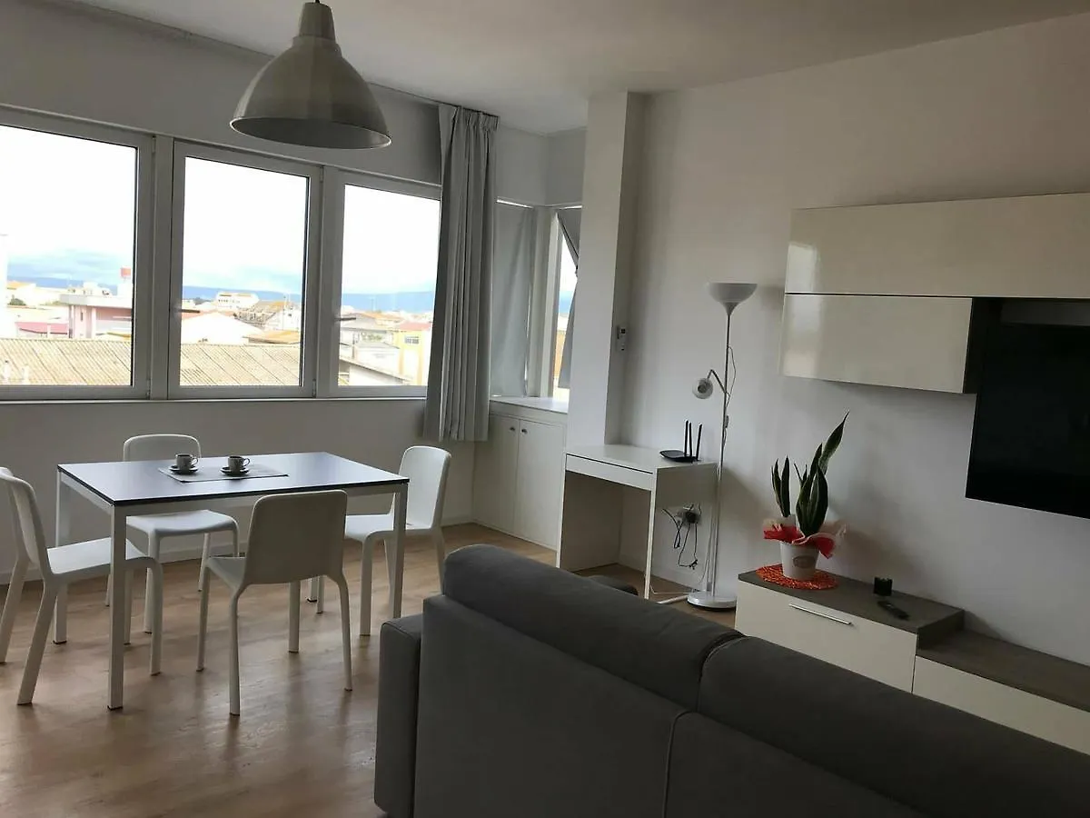 Four Rooms Apartments Οριστάνο 0*,
