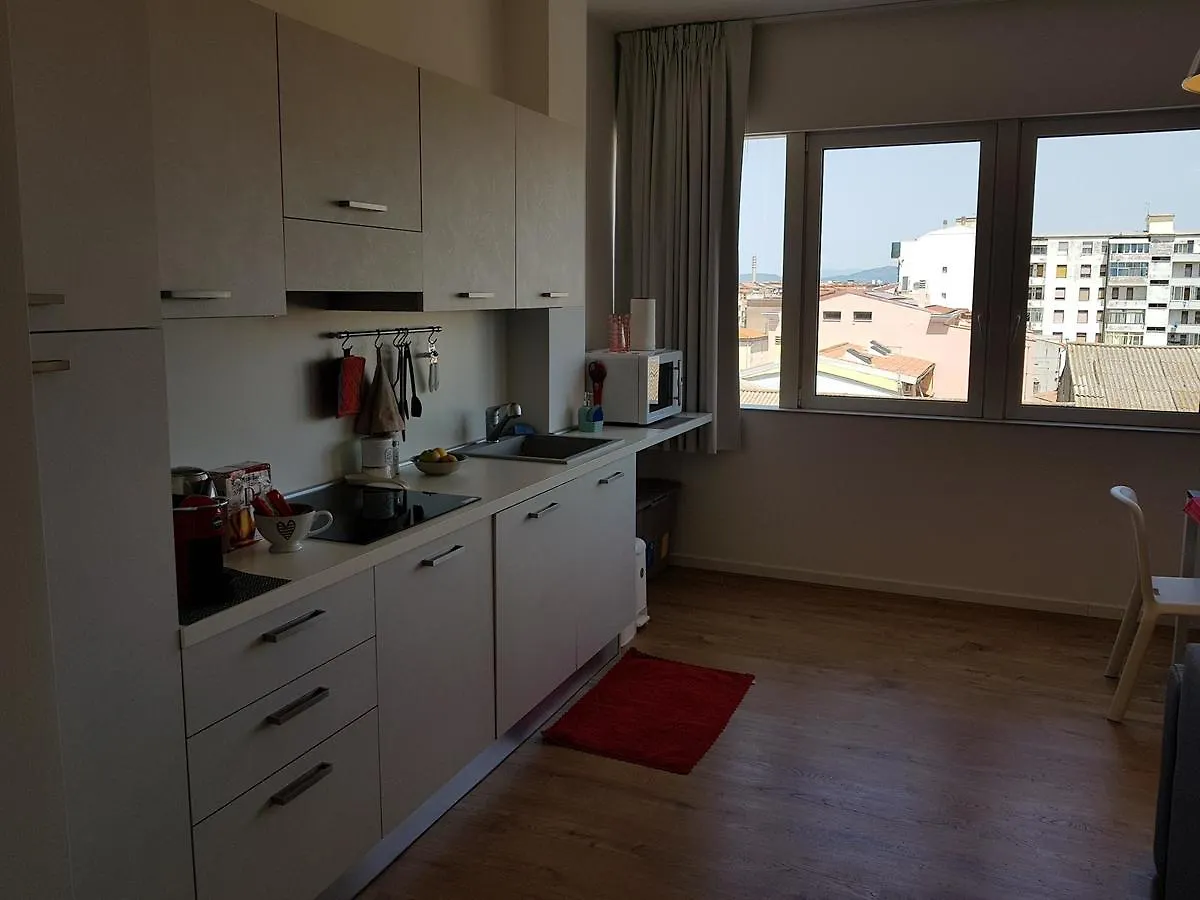 Four Rooms Apartments Οριστάνο